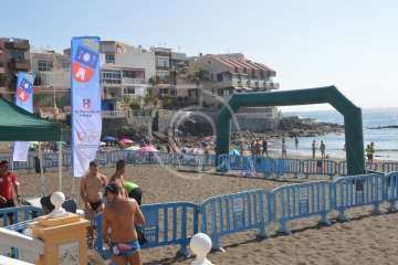  Cristo Cárdenes e Iria Otero, vencedores de la XVI Travesía a Nado de Salinetas (Foto TA)